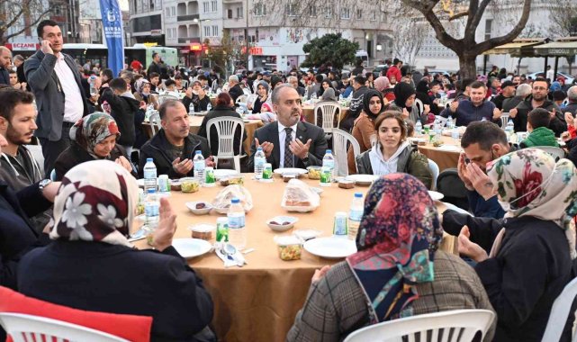 İftar sofraları Demirtaş&#039;ta kuruldu