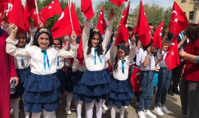 Iğdır'da 23 Nisan Ulusal Egemenlik ve Çocuk Bayramının 102. yıl dönümü kutlandı