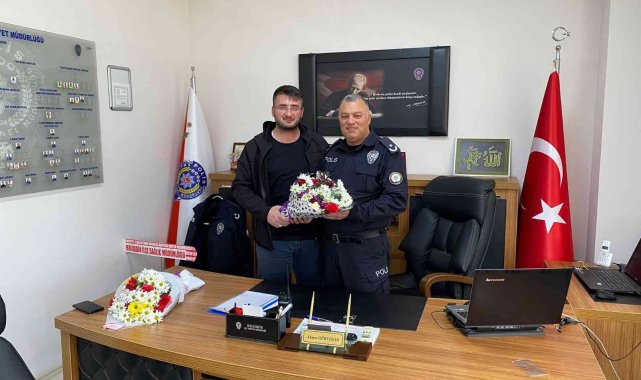 İHA'dan emniyet teşkilatına çiçekli kutlama
