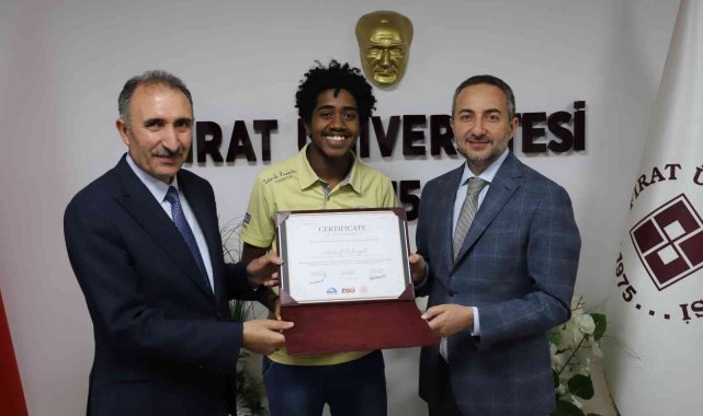 İhracat Elçileri Programı&#039;nda başarılı olan yabancı uyruklu öğrencilere sertifikaları verildi