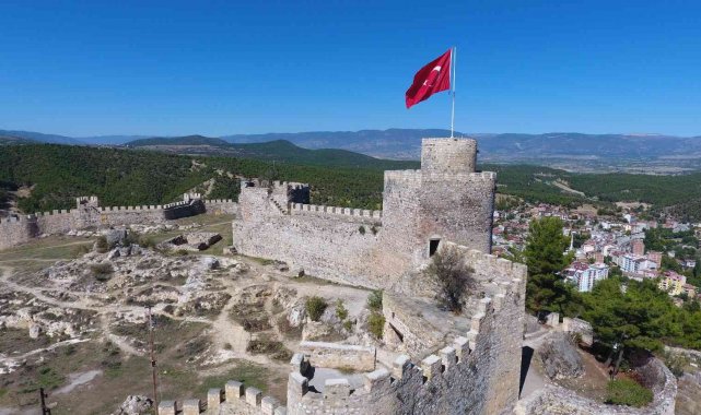 İhtişamını Osmanlı&#039;dan alan Boyabat Kalesi