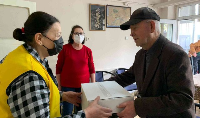 İhtiyaç sahibi görme engellilere erzak kolisi desteği yapıldı