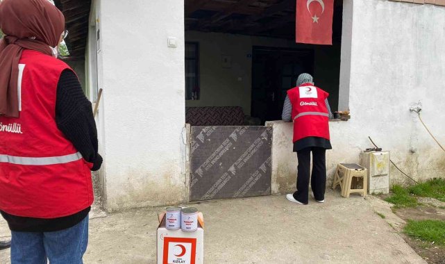 İhtiyaç sahibi vatandaşların kapısını Kızılay çalıyor