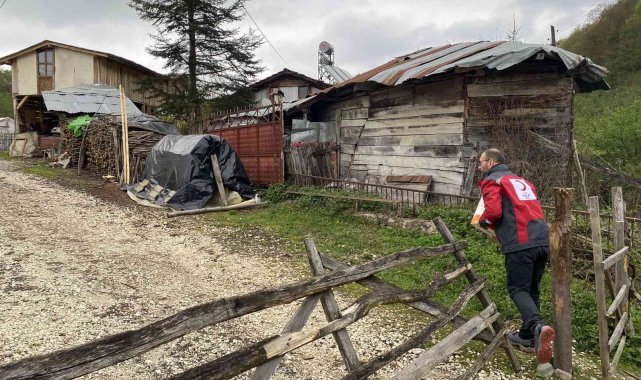 İhtiyaç sahiplerine gıda kolileri veriliyor