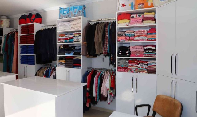 İhtiyaç sahiplerinin bayramlıkları Turgutlu Belediyesinden