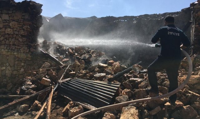 İkamet yangınında ev kullanılamaz hale geldi