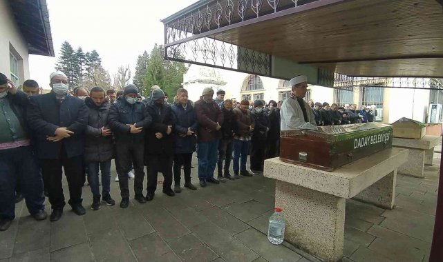 İki gün arayla vefat eden 60 yıllık evli çift, yan yana defnedildi