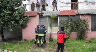 İki katlı evde yangın çıktı, yaşlı adam hayatını kaybetti