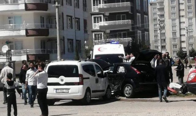 İki otomobilin çarpıştığı kazada 1 kişi yaralandı