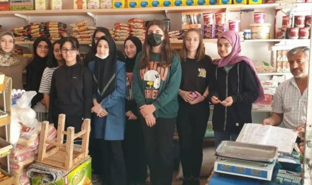 İkra Koleji öğrencileri zimem defterini satın aldı