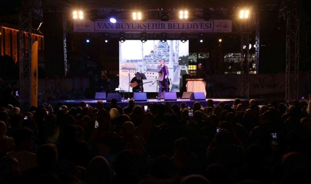 İlahi Sanatçısı Yusuf Eşref Ziya Vanlılarla buluştu