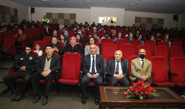 İletişim yoluyla dolandırıcılığa tiyatro ile dikkat çektiler