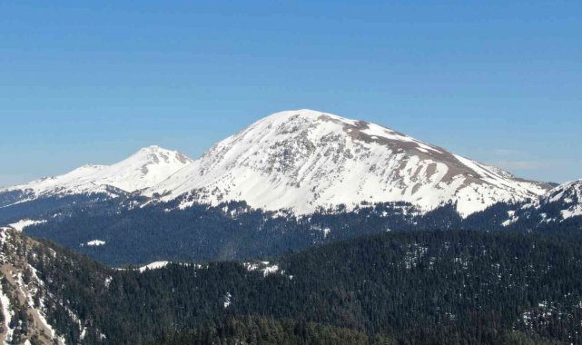 Ilgaz Dağı&#039;nda Nisan ayında kar güzelliği
