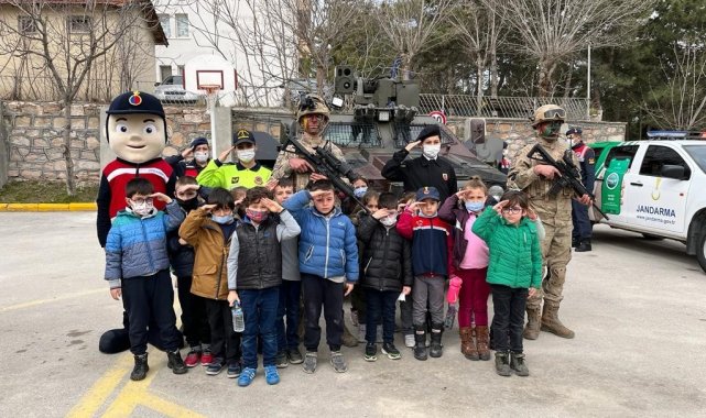 İlkokul öğrencilerinden jandarmaya ziyaret