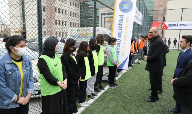 İpekyolu Belediyesinden okullara spor malzemesi desteği