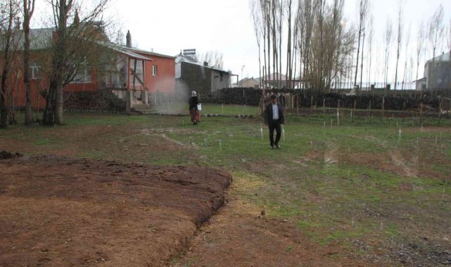 İş adamı Öndeş'ten 400 aileye gıda kolisi