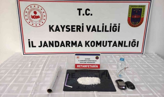 İş yerinde uyuşturucu satan 2 kişi yakalandı