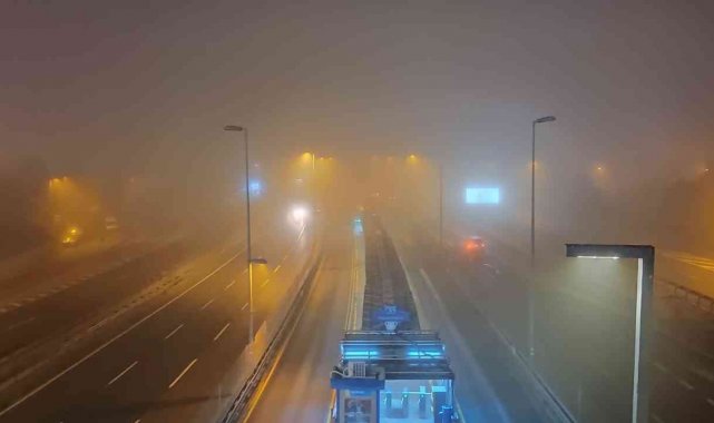 İstanbul gece sise gömüldü