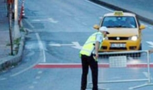 İstanbullular dikkat! Birçok ilçede yollar trafiğe kapatıldı.