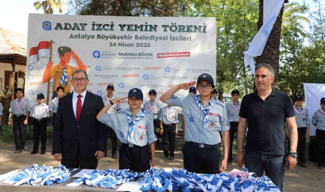 İzciler ant içerek mavi fular bağladı