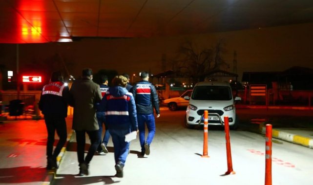 İzmir'de FETÖ'nün TSK yapılanmasına operasyon: 99 kişi hakkında gözaltı kararı