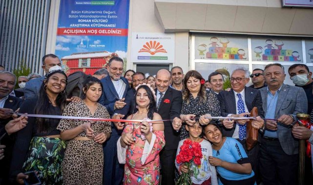 İzmir&#039;de Roman Kültürü Araştırma Kütüphanesi açıldı