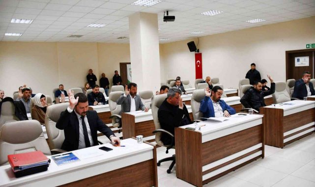 İznik Belediye Meclisi sahildeki kaçak yapılaşmanın önünde geçecek