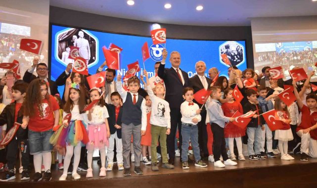 İZTO'da çocuk meclisi renkli görüntülere sahne oldu