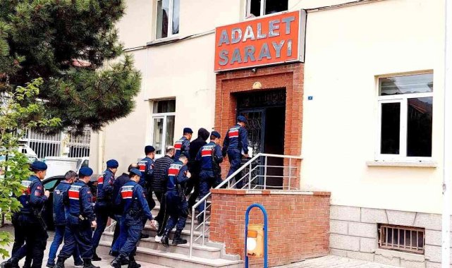 Jandarma 14 metre derinlikte şüphelileri böyle yakaladı