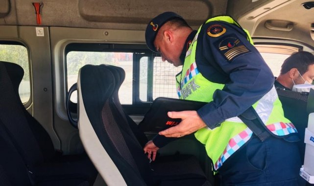 Jandarma, kask ve emniyet kemeri denetiminde 15 bin kişiyi sorguladı