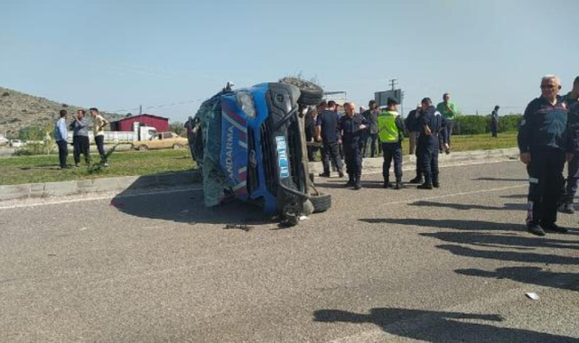 Jandarma minibüsü, otomobille çarpıştı: 2 asker şehit oldu