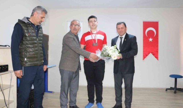 Kabakcı, öğrenciler ile buluştu