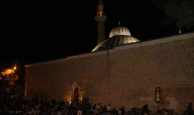 Kadir gecesinde Adana'da yağmur duası da yapıldı