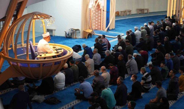 Kadir Gecesinde Terzibaba Cami dolup taştı