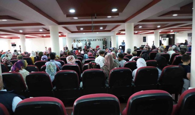 Kahta'da ihtiyaç sahibi ailelere sosyal yardım kartı dağıtıldı