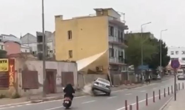 Kaldırımda son bulan 3 saniyelik drift, sosyal medyayı salladı