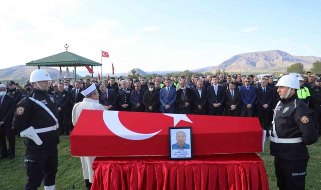 Kalp krizi sonucu hayatını kaybeden polis memuru toprağa verildi