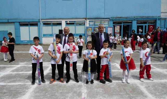 Kandilli'de Başkan Aydın çocukları sevindirdi