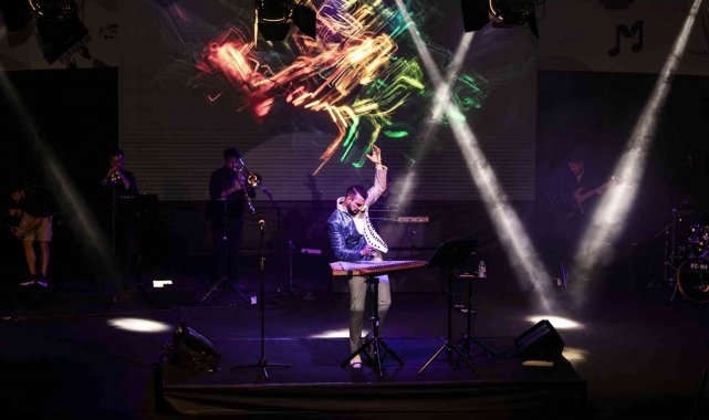 Kanun virtüözü Ahmet Baran, Mersinlileri coşturdu