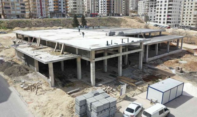 Karaköprü'de semt pazarında çalışması