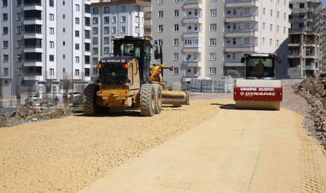 Karaköprü&#039;de üst yapı ve yol açma çalışması devam ediyor