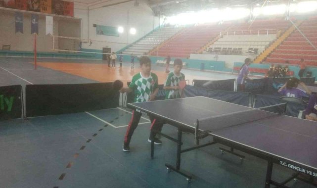 Kars'ta masa tenisinde şampiyon Arpaçay 3 Kasım Ortaokulu