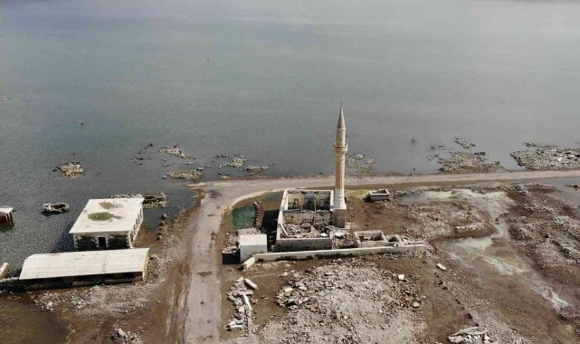 Kars'ta sel suları Boğazköy camisinin minaresi yıktı