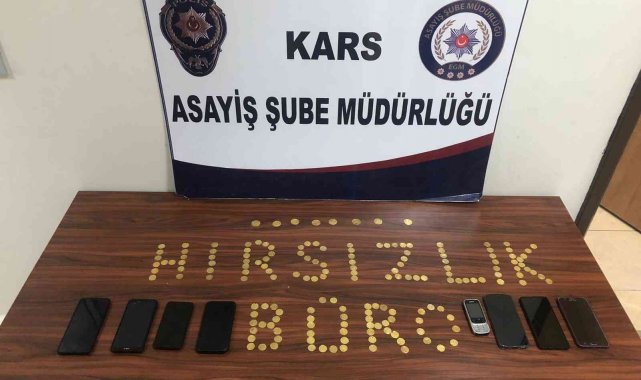 Kars'ta tarihi altınları soba bacasında sakladılar