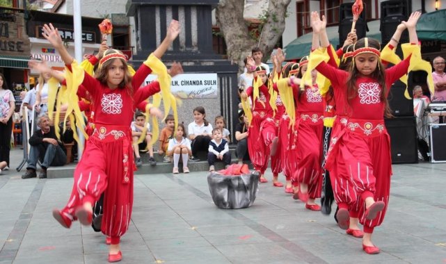 Kaş'ta, Dünya Dans Günü kutlandı