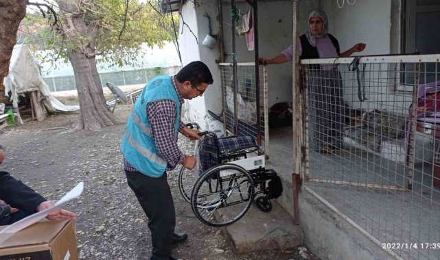 Kaş'ta ihtiyaç sahibi 10 kişiye tekerlekli sandalye yardımı