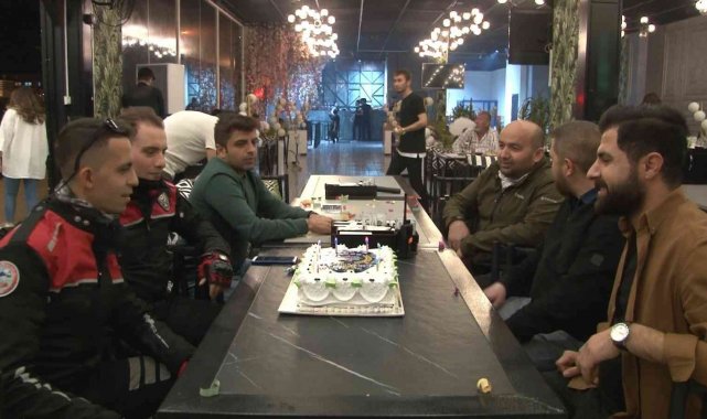 Kavga ihbarında bulunup, polislerin gününü kutladılar