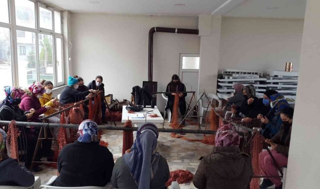 Kaymakam Atasoy "Ağ Örme" kursunu ziyaret etti