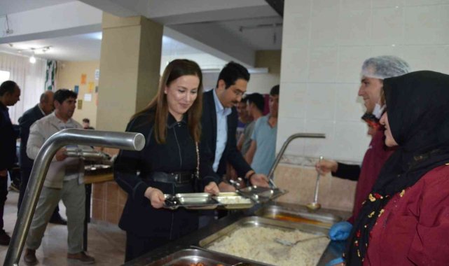 Kaymakam Yıldırım öğrencilerle iftarda bir araya geldi