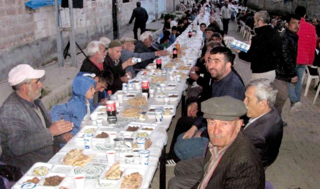 Kaymakamı Sevgili ile Belediye Başkanı Doğru ihtiyaç sahibi ailelerle iftar yaptı